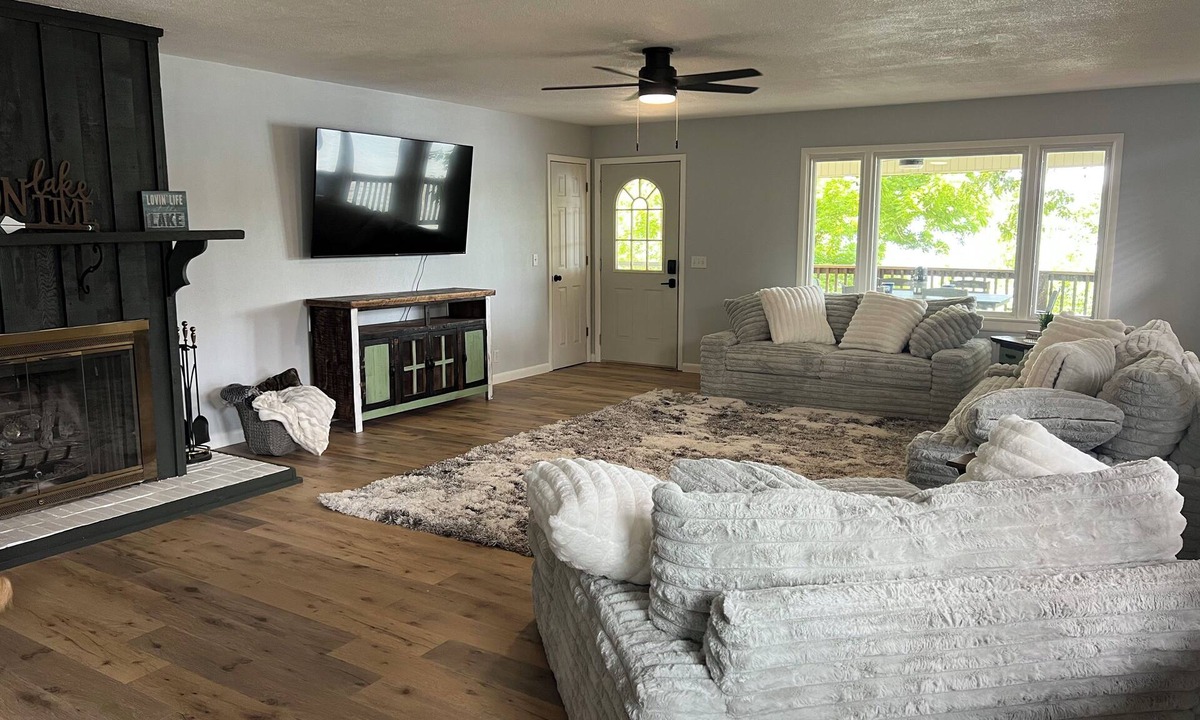 Shell Knob House | Lake front, spacious & cozy home with entertainment room.