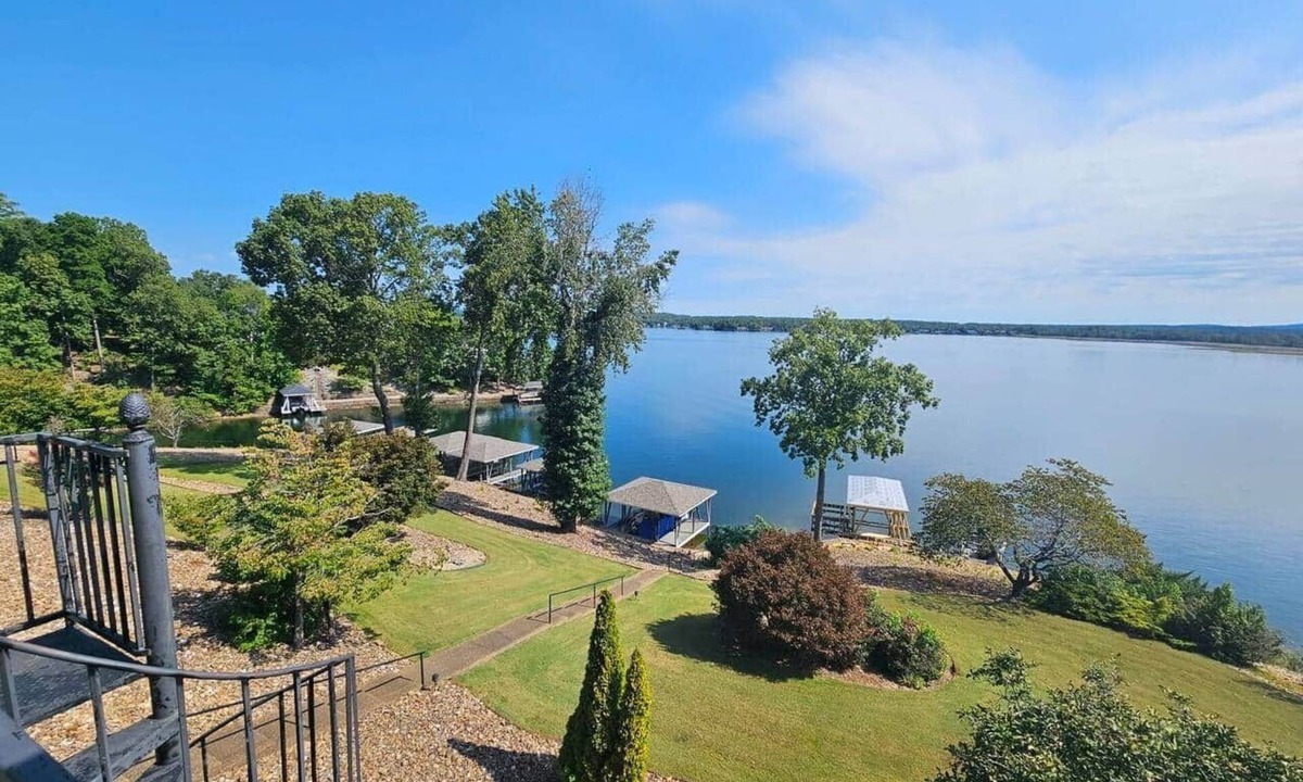Hot Springs Village House | Lake Front Oasis on Lake Balboa w/opt Boat Rental