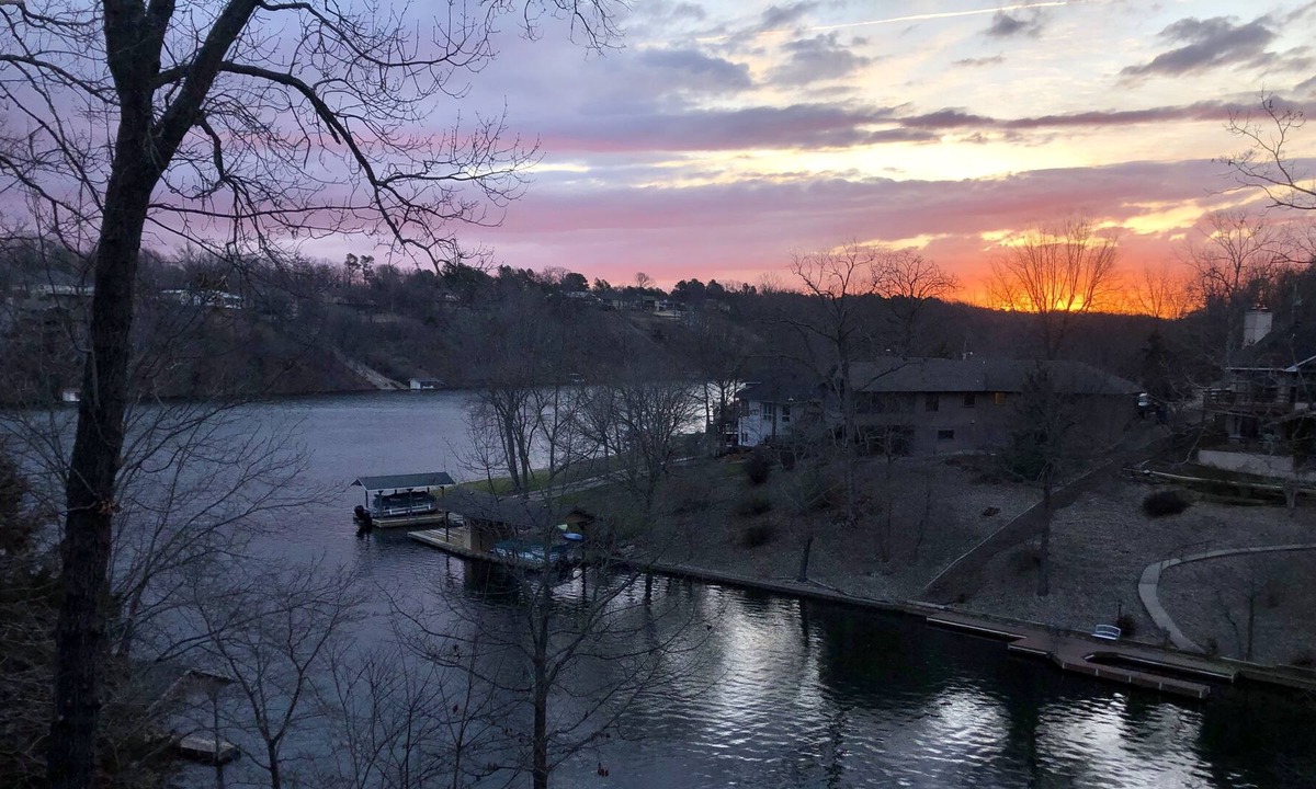 Bella Vista House | Lake front with dock & 2.2 miles from the singletrack Bella Vista bike trails
