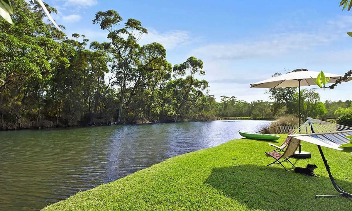 Lake Tabourie House | Lake Frontage at Lake Tabourie