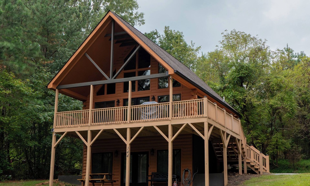 Littleton Cabin | Lake Gaston Cabin w/Boat Slip & Game Room
