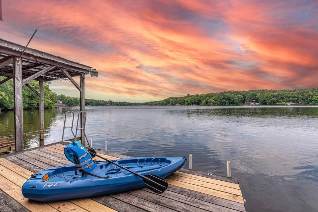 Bracey House | Lake Gaston Duo Kayaks and Dock Duplex 4000+ sq ft