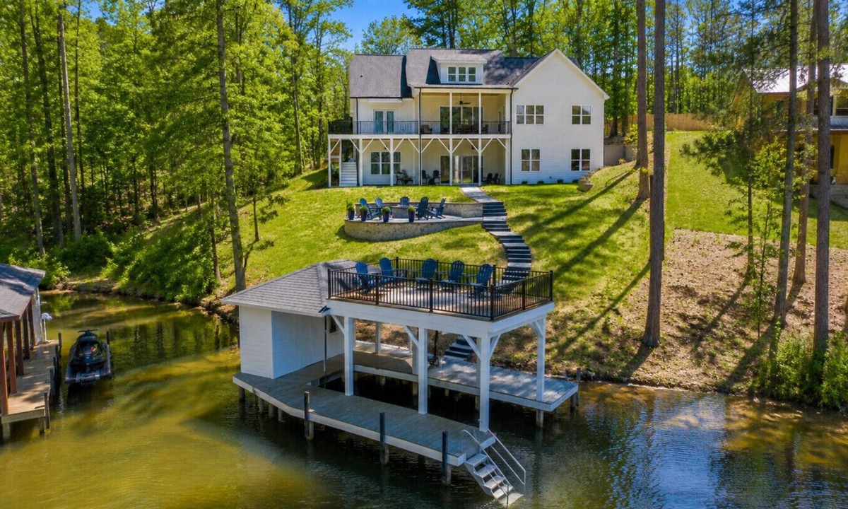 Littleton House | Lake Gaston Luxury Retreat | Dock, Kayaks, Fire Pit, Sleeps 10