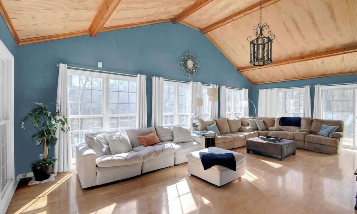Wise House | Lake Gaston Retreat - Waterfront - 5 Bed/3 Bath