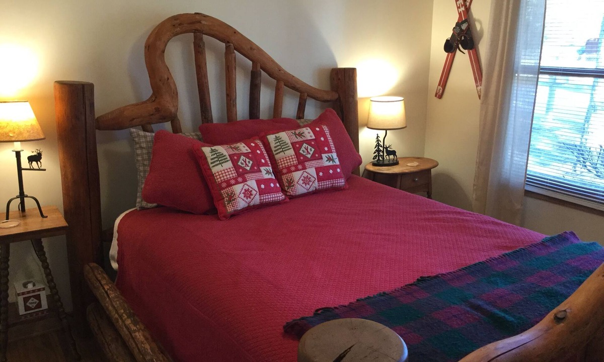 Pell Lake Cottage | Lake Geneva Cottage - Book your Summer Vacation! July and August dates available