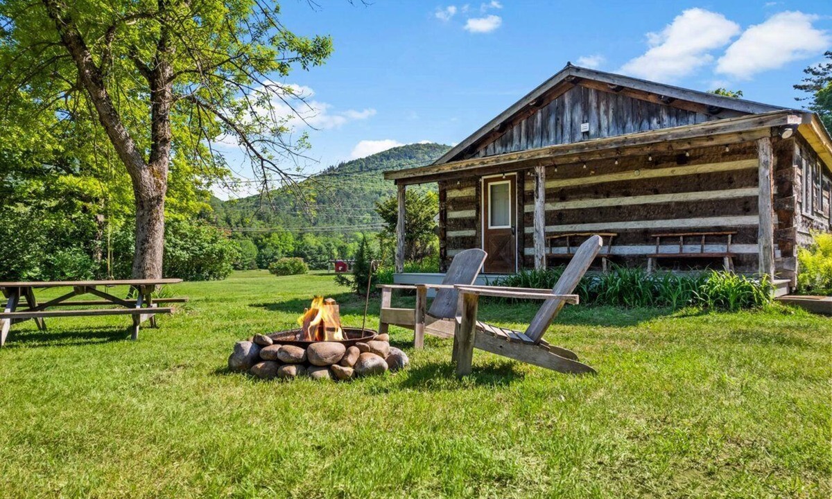 Warrensburg Cabin | Lake George Area Cabin near Hudson River Access