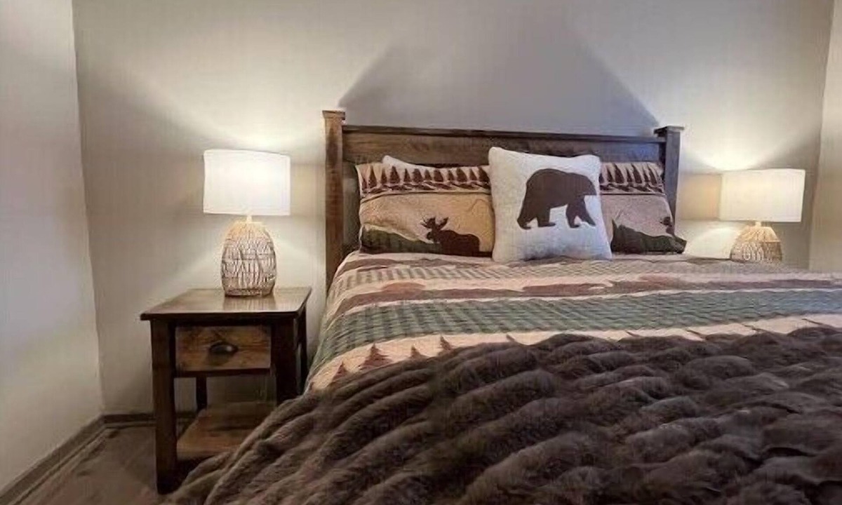 Lake George Apartment | Lake George Getaway with SAUNA!