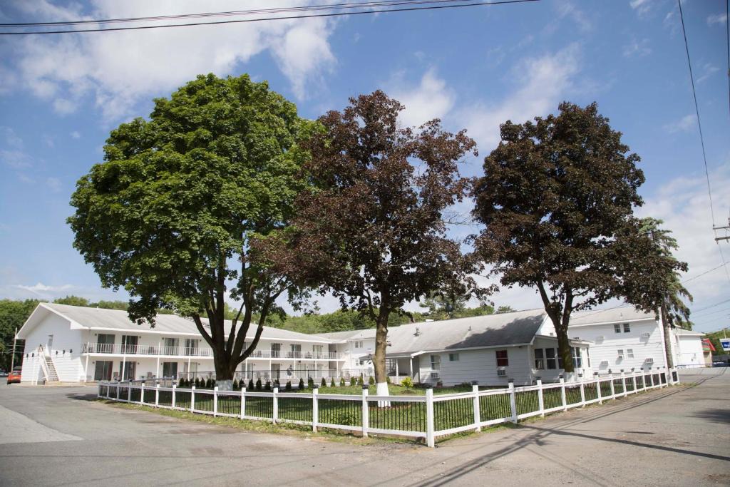 South Glens Falls Hotel | Lake George Residence LLC