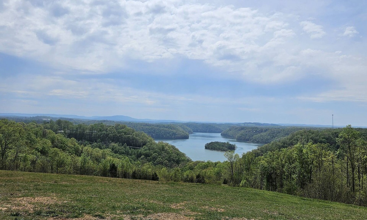 Byrdstown House | Lake getaway less than 1 mile from Dale Hollow lake.