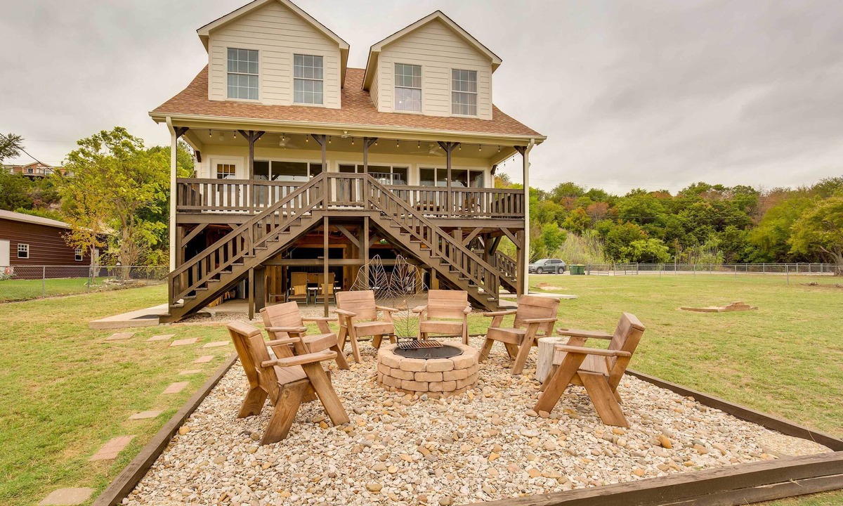 Dennis House | Lake Granbury Fishing Escape w/Dock & Kayaks!