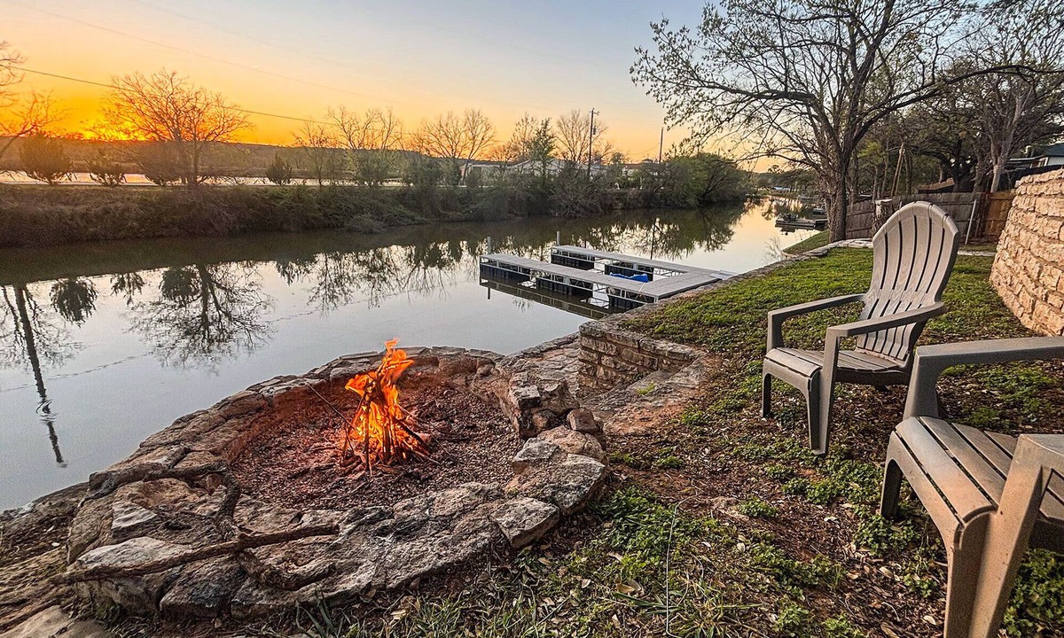 Dennis House | Lake Granbury House, Sleeps 11 with Lake Access!
