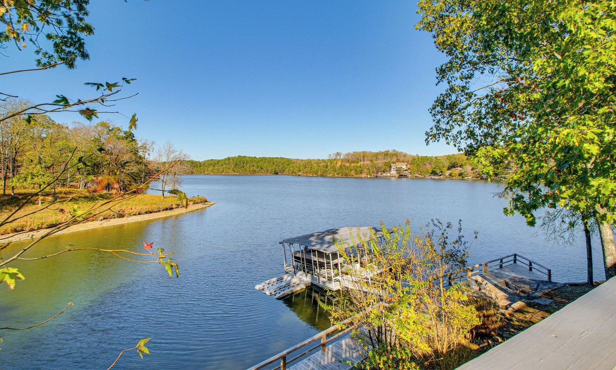 Mid America House | Lake Hamilton Escape w/Boardwalk & Boat Dock!