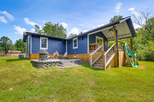 Rockwell House | Lake Hamilton Retreat w/Kayaks & Spacious Yard!