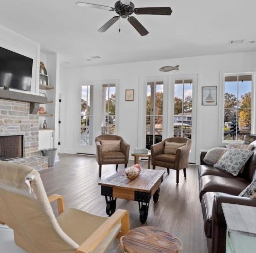Dadeville House | Lake Happy
