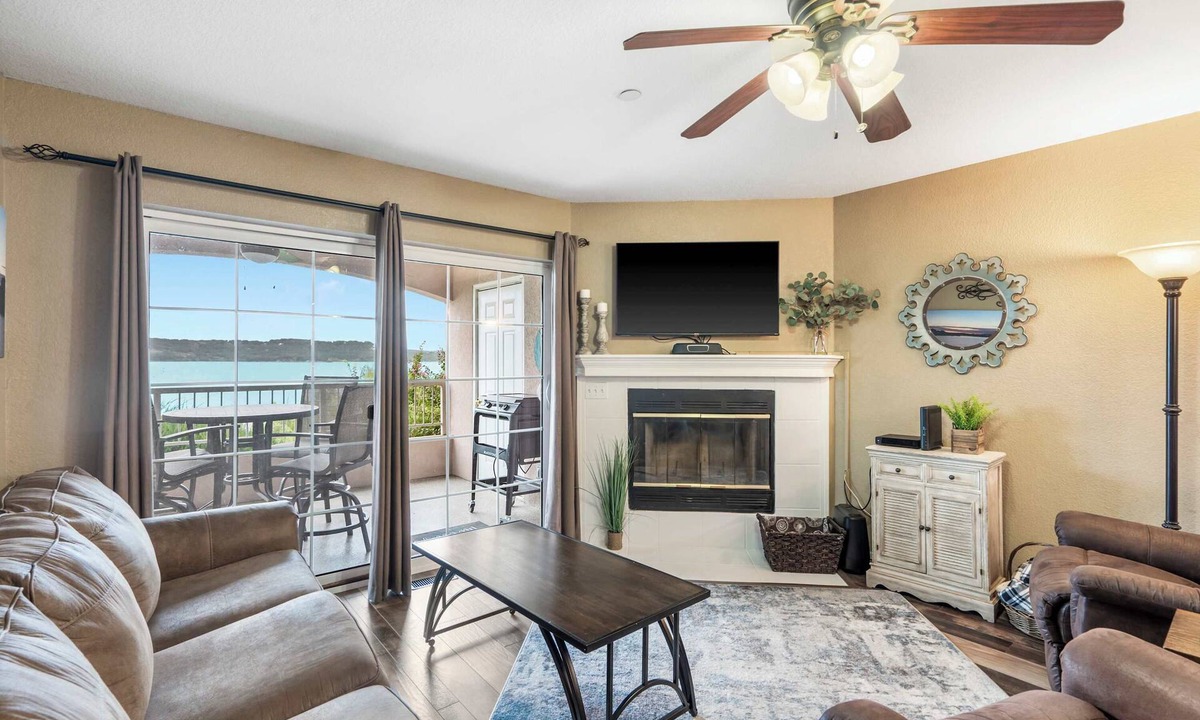 Hollister Condo | Lake Harbour on TRL - For 6