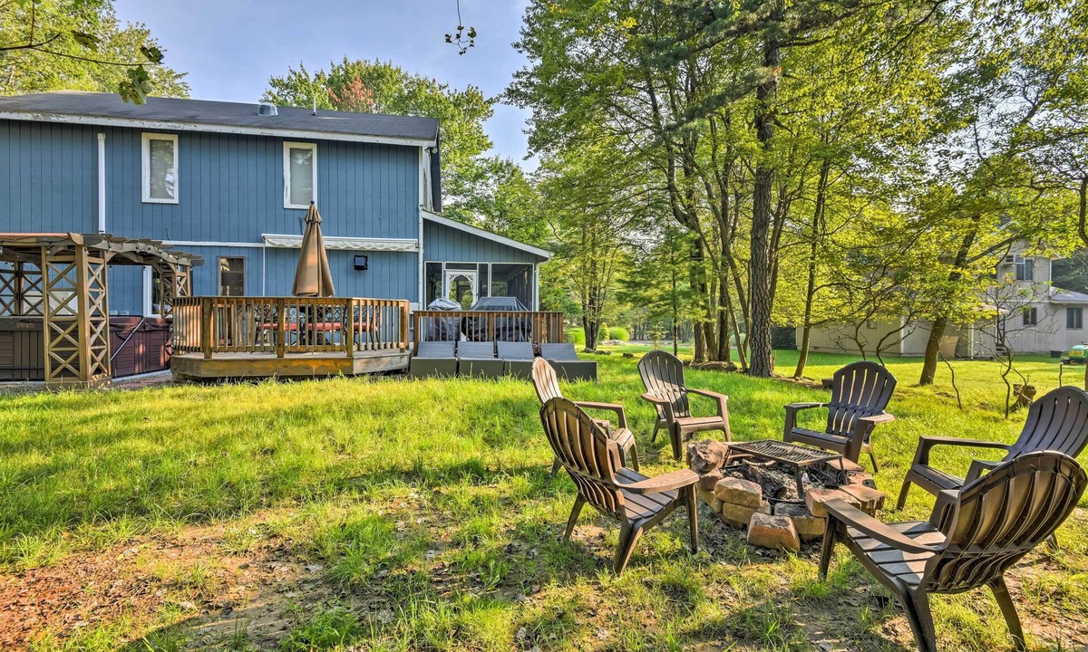 Lake Harmony House | Lake Harmony Resort Home w/Deck + Fire Pit!