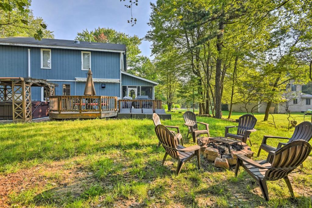 Lake Harmony House | Lake Harmony Resort Home with Deck and Fire Pit!
