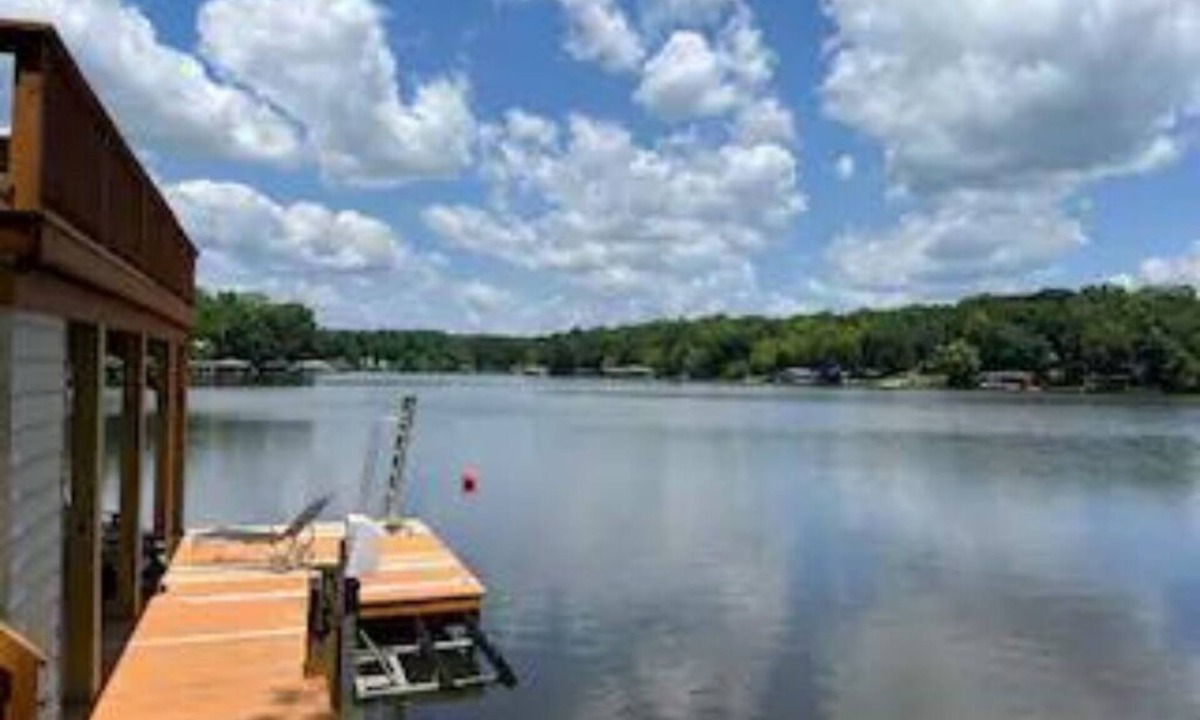 Bracey House | Lake Haven, Breathtaking views, pet-friendly, Stunning outdoor spaces