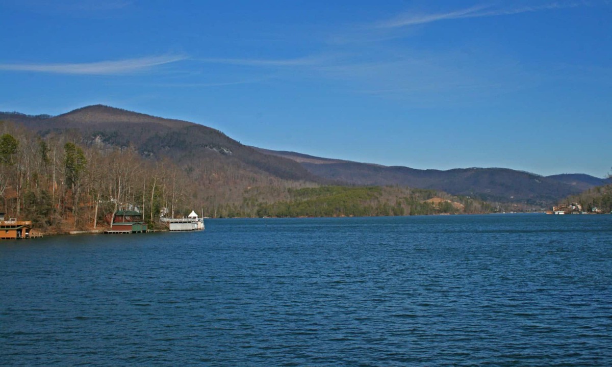Lake Lure House | Lake Haven - Lakefront - Dog Friendly- sleeps 8