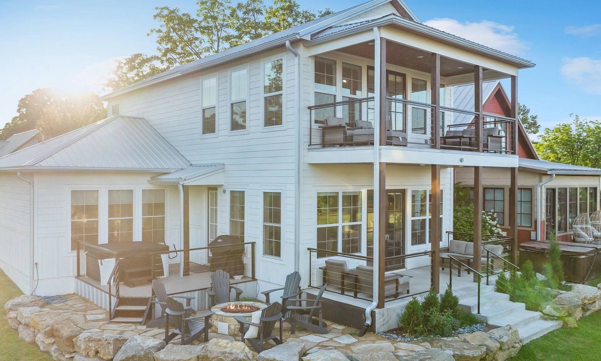 Vinita House | Lake Haven w/hot tub, pool, boat slip included!