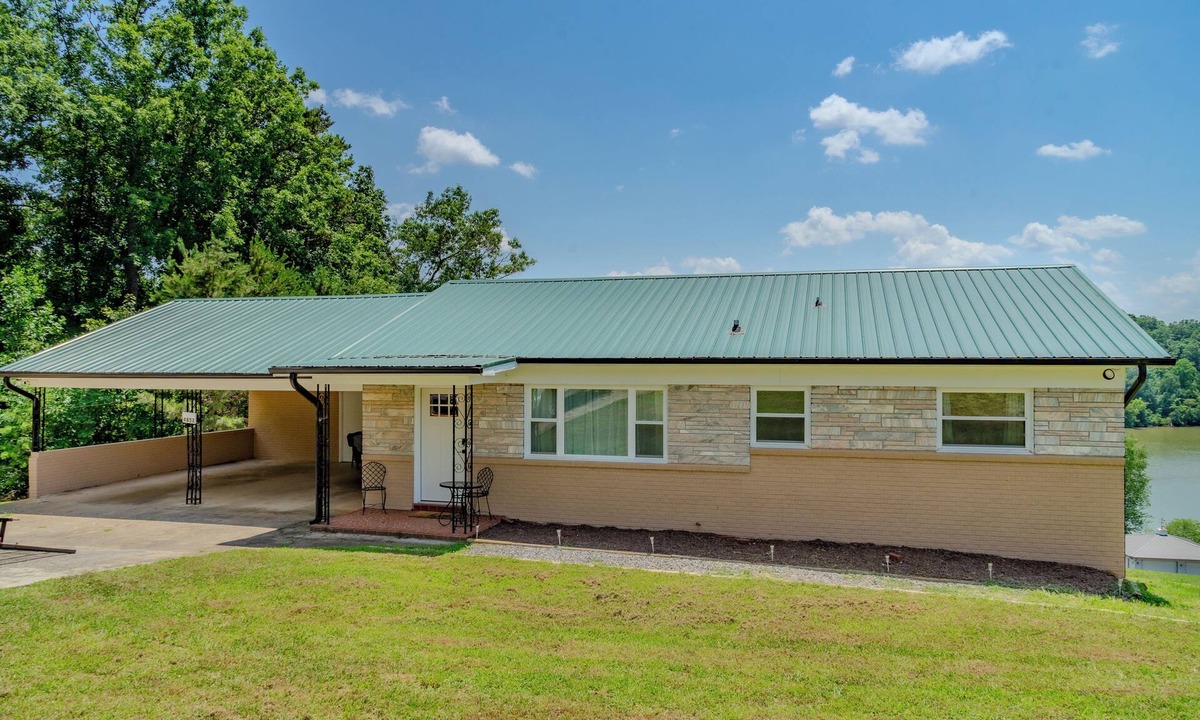 Hickory House | Lake Hickory cozy home