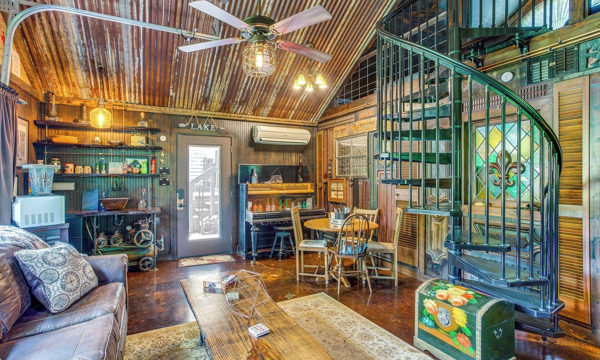 Wood County House | Lake Holbrook Waterfront Vacation Rental w/Dock!