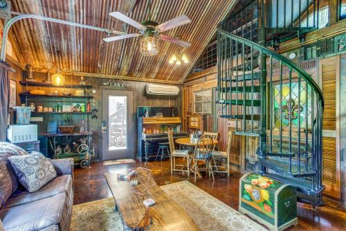Wood County House | Lake Holbrook Waterfront Vacation Rental w/Dock!