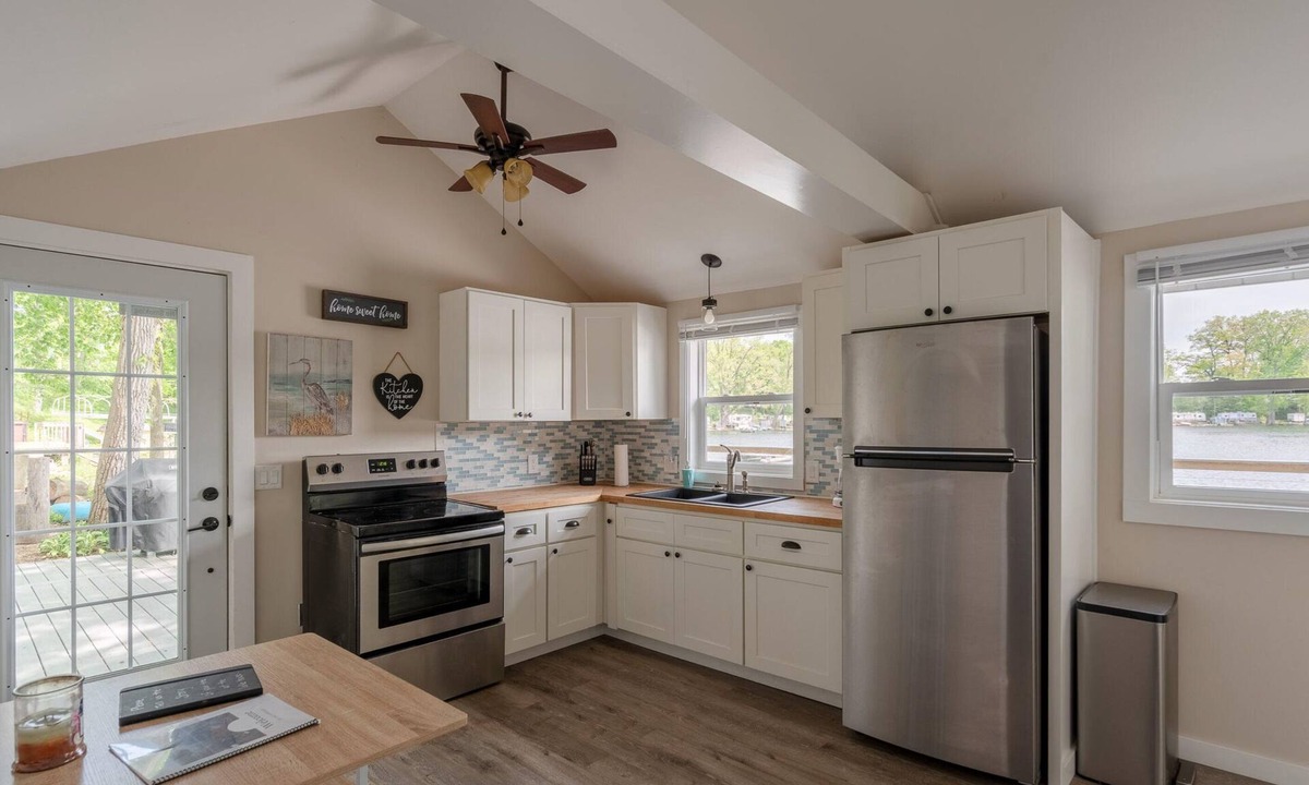 Shelbyville House | Lake home with large beautiful deck