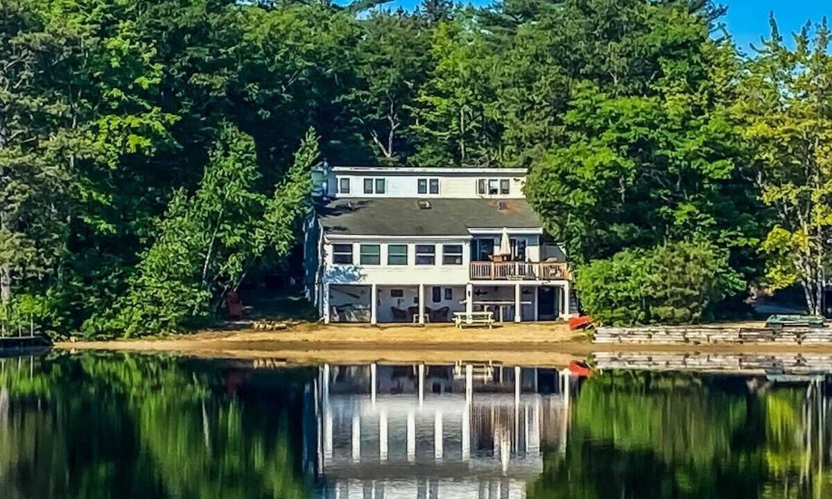 The Bays House | Lake Home with Private Beach and Hot Tub