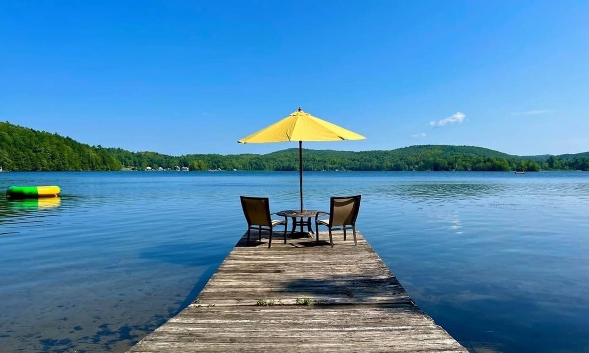 Hubbardton Cottage | Lake Hortonia 3 bedroom cottage and boat house 2 min walk to Lake.