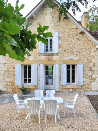 Maurens House | Lake House 10 mins from Bergerac