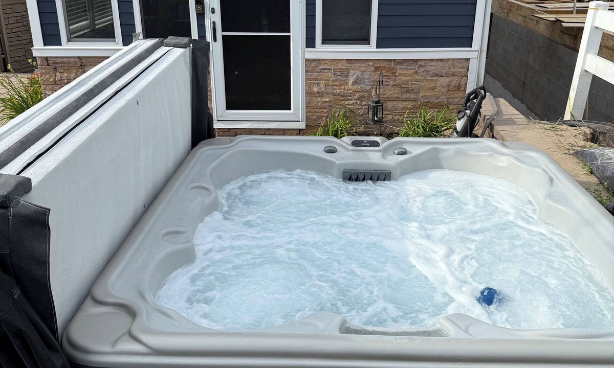 Sea Breeze House | Lake House Beachfront Hot Tub - Irondequoit, NY