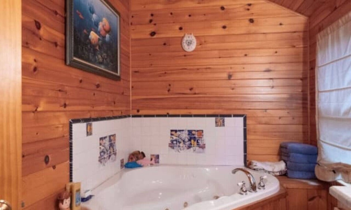 Ellsworth House | Lake House Getaway with Rustic Charm - Sleeps 11