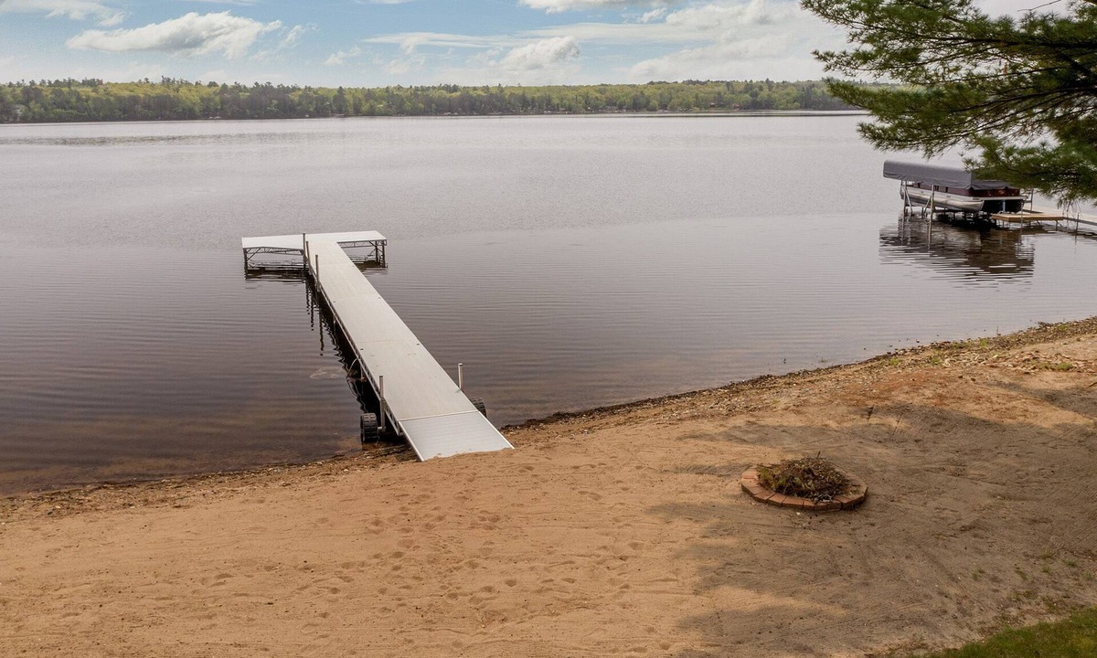 Brainerd House | Lake House/Hot Tub/Fire Pit/Game Room/Food/Golf/Shopping/Swimming