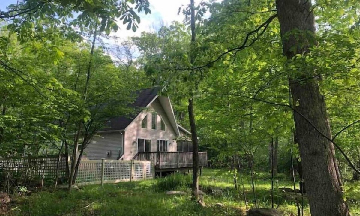 Godeffroy House | Lake House in the Forest