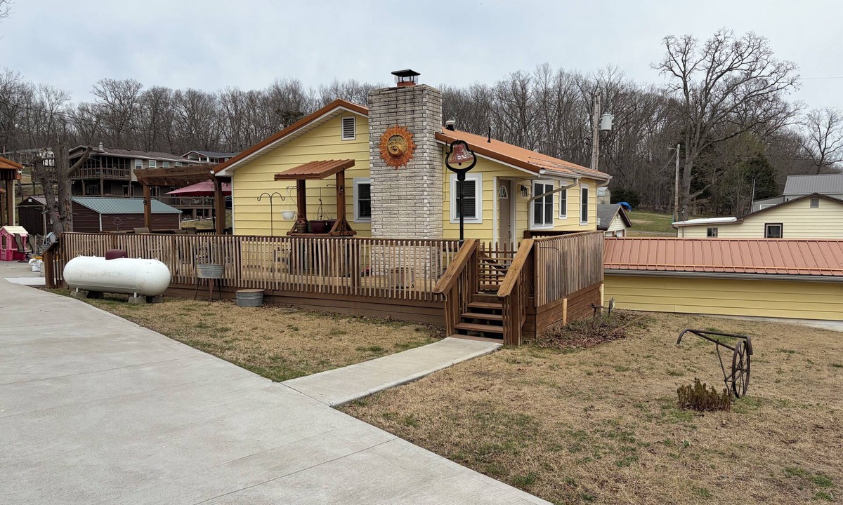 Warsaw Cabin | Lake House Near Dock & Boat Ramp Sleeps 6 Spoonbill Ready