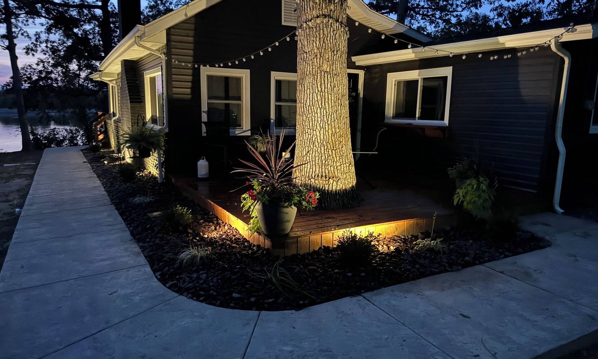 Centralia House | Lake house on the point with beautiful lake views!