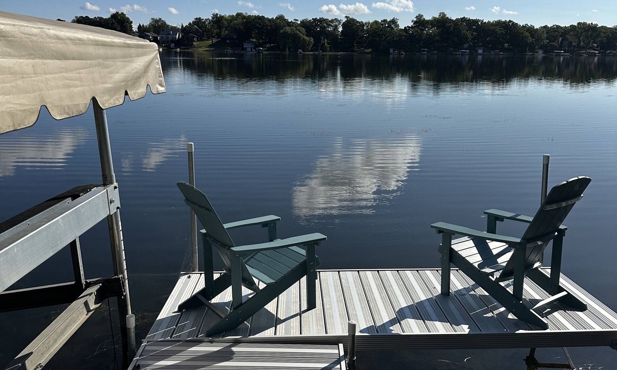 Paddock Lake House | Lake House ON the Water! Hot tub! Kayaks! Boat & Golf Cart Rental! Ski Lessons!