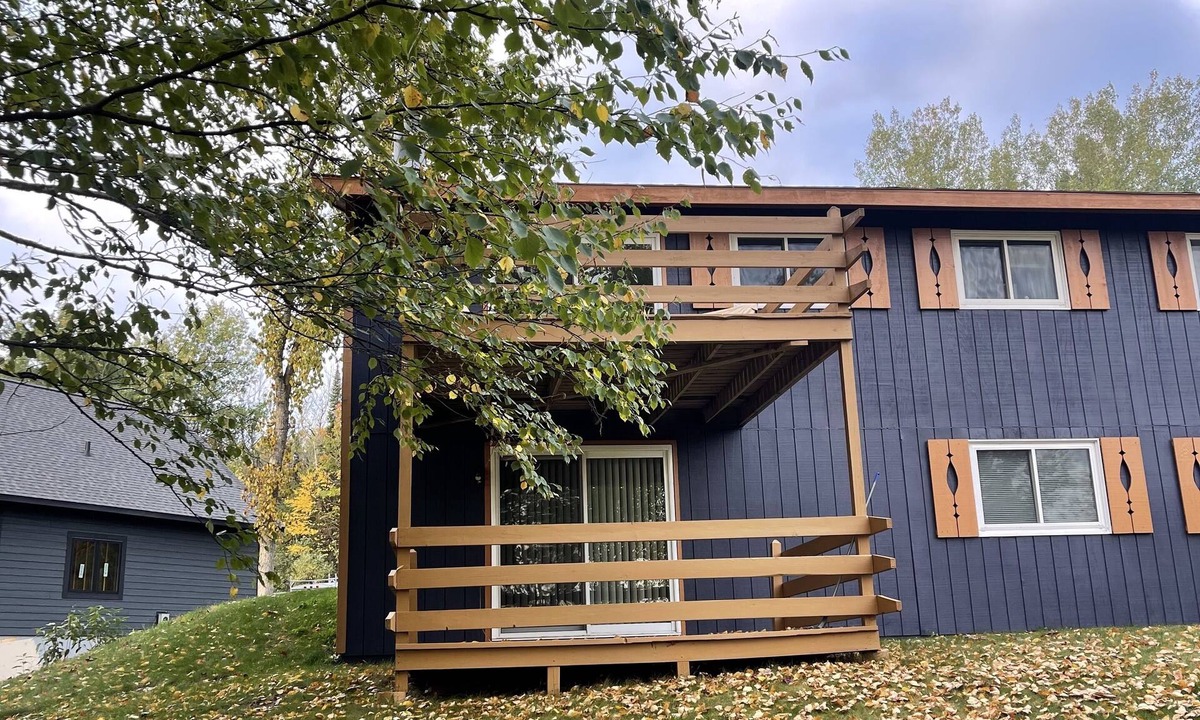Hurley House | Lake house