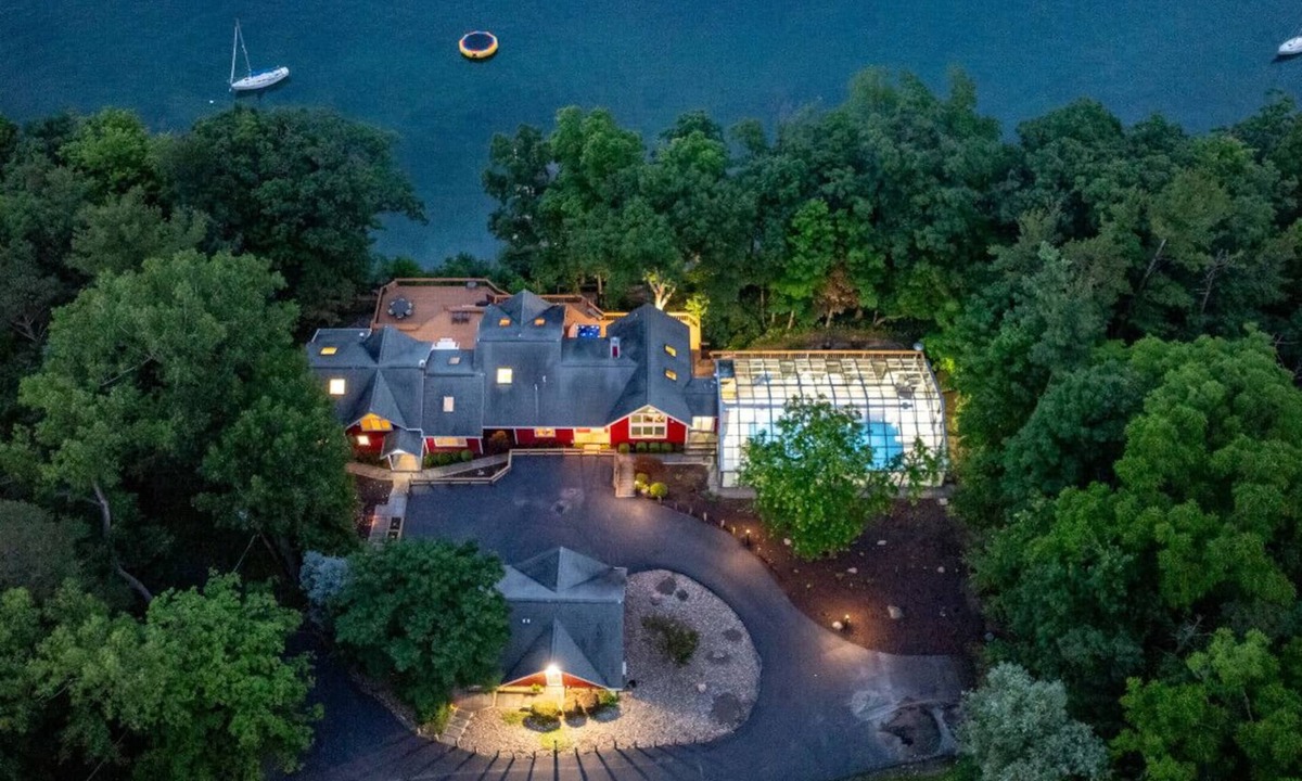 Grange Landing House | Lake house w/indr pool and jacuzzi