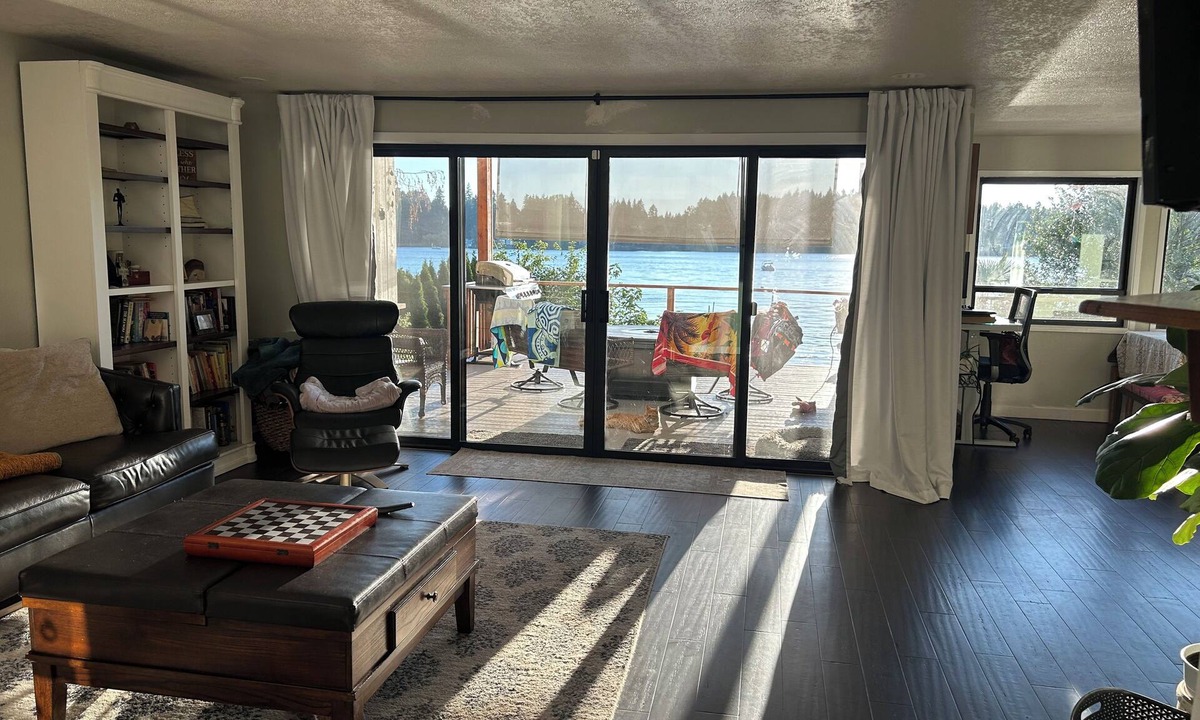 Lacey House | Lake house with AC