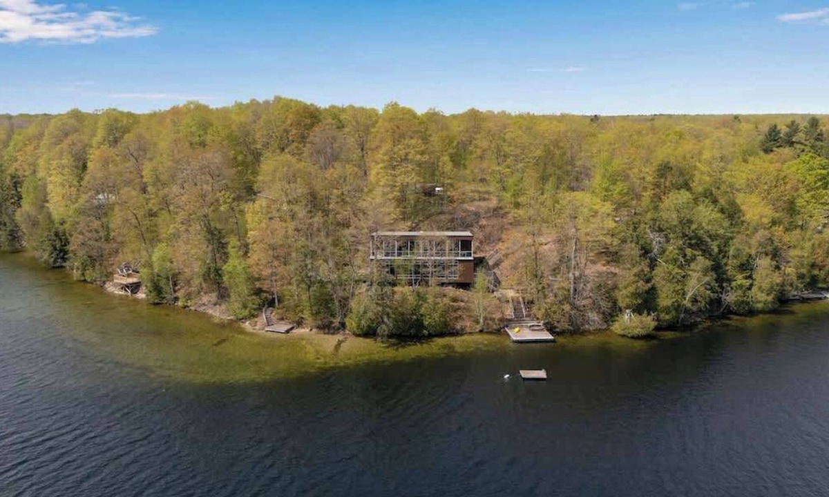 Rideau Lakes House | Lake House Wood Sauna & Hot Tub
