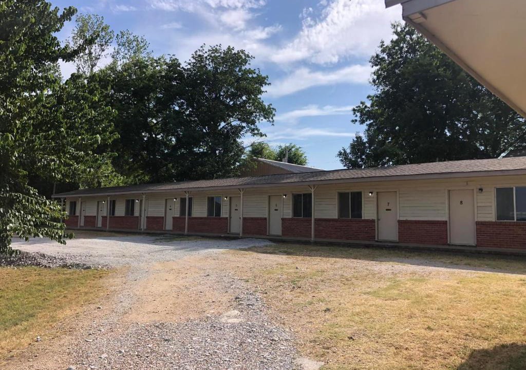 Adair Hotel | Lake Hudson Inn