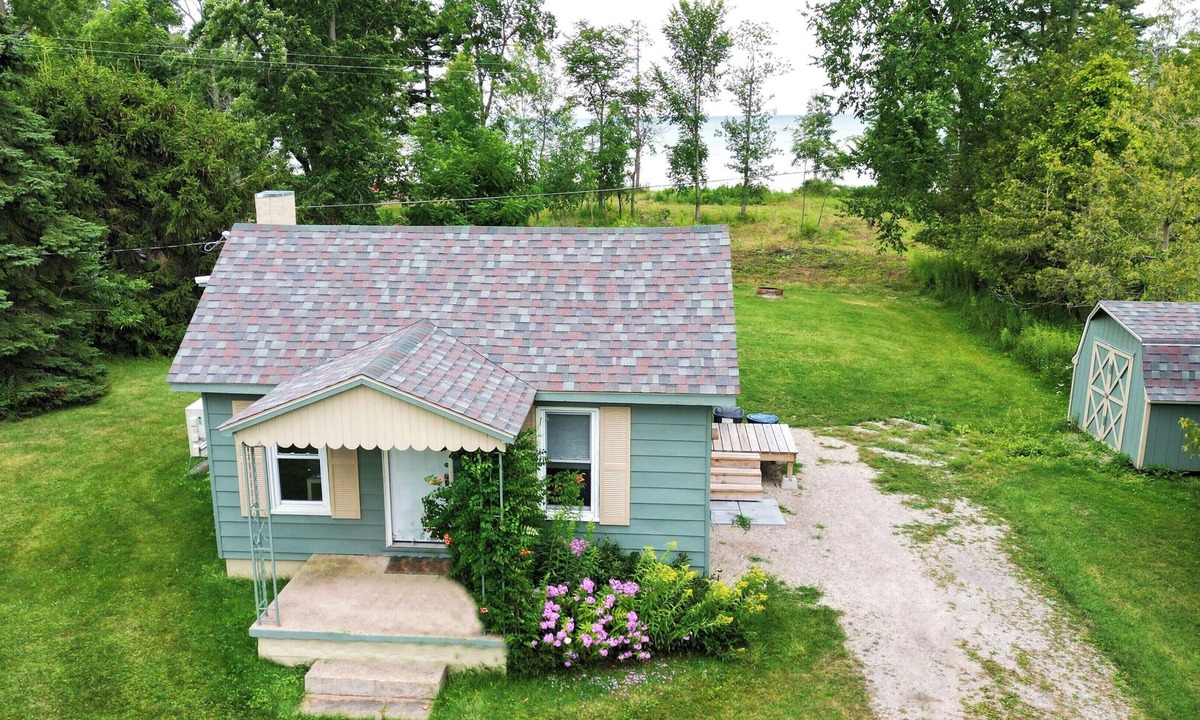 Harbor Beach Cottage | Lake Huron Front Cabin