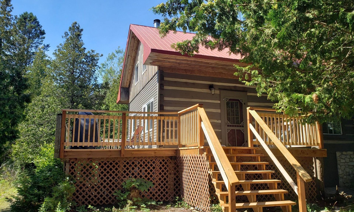 Providence Bay House | Lake Huron Log Home Municipal License# 2022STA-002