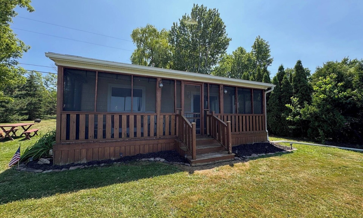 Town of Yates Cottage | Lake it Easy 2-bedroom cottage in Lyndonville