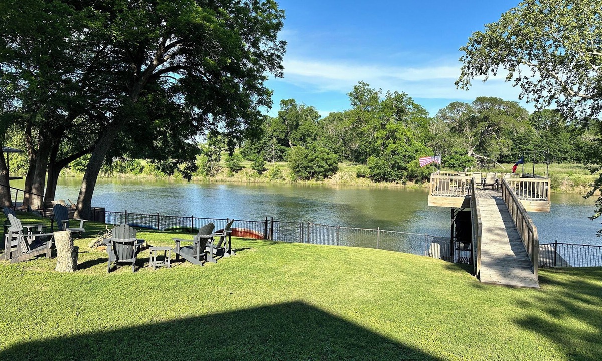 New Braunfels House | Lake It Easy.5BR Waterfront Home, Dock, Deck and Game Area