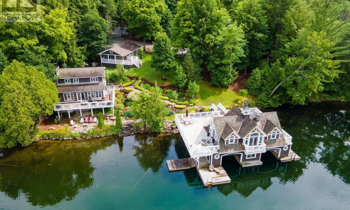 Muskoka Lakes Cottage | Lake Joseph Haven! Cottage, Boathouse, Bunkie, Hot Tub, Sauna & Putting Green!