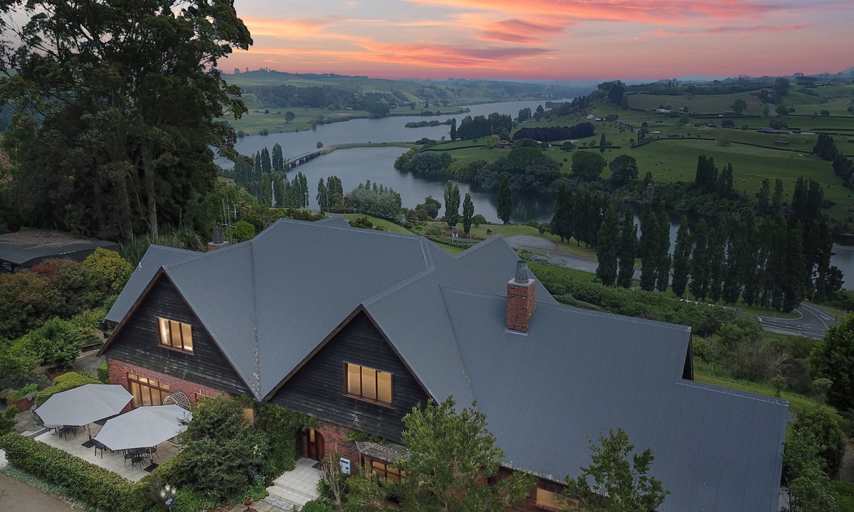 Karapiro Hotel | Lake Karapiro Lodge