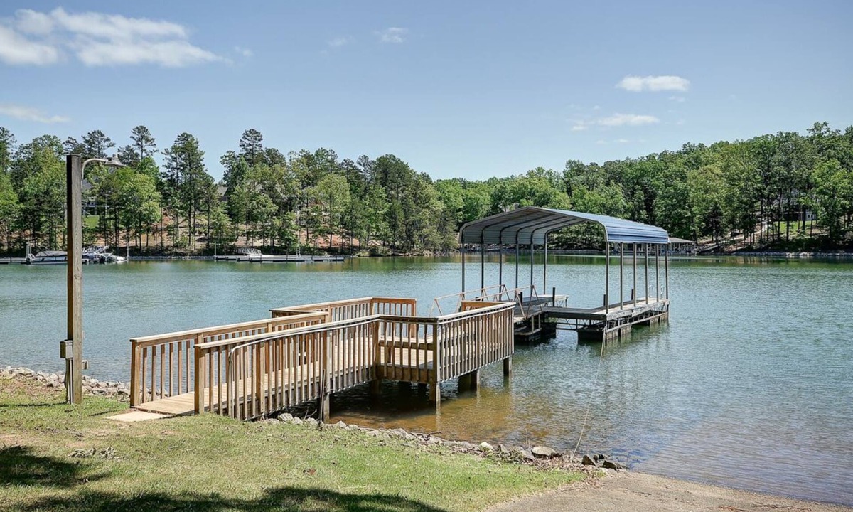 Saxony Forest House | Lake Keowee Lakefront Home W/Private Boat Ramp-Great Rates